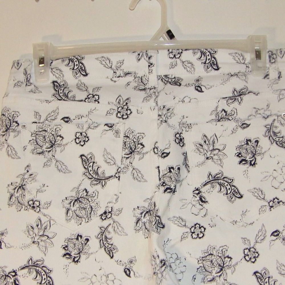 KENSIE The Ultimate High-Rise White & Navy Blue Floral Print Skinny Jeans - Picture 5 of 8